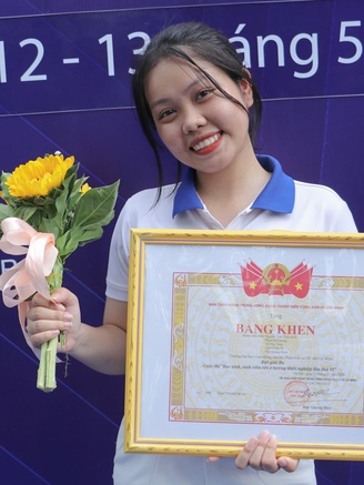 Thủ khoa tiếp sức gen Z mùa thi: Để trở thành thủ khoa mình làm những gì?