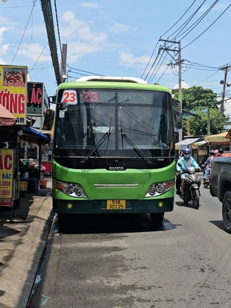 Bé trai lớp 6 bị xe buýt cán trúng trên đường đi ôn thi