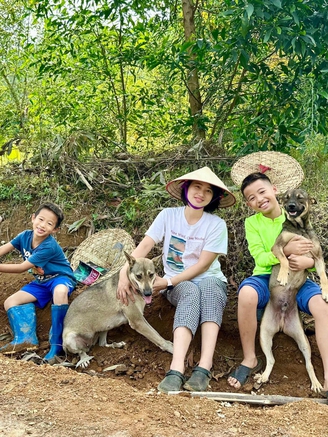 Cuộc sống trên ngọn đồi thơ mộng vào cuối tuần của gia đình trẻ