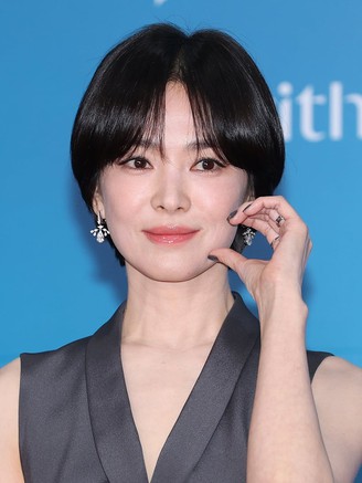 Nhan sắc không tuổi của Song Hye Kyo gây sốt