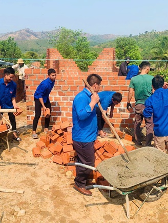 Góp sức người, sức của dựng mái ấm nghĩa tình