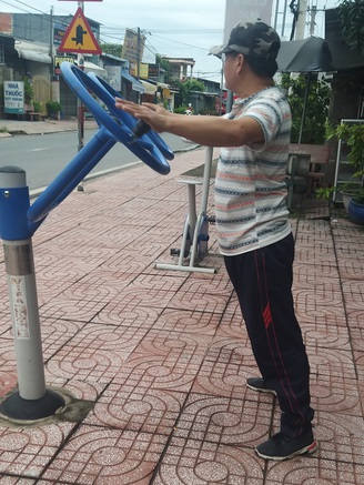 Chăm sóc sức khỏe và môi trường sống cho bà con