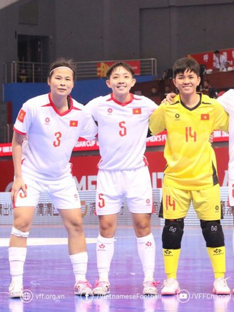 Tranh ngôi nhất bảng với đội cực mạnh Iran, HLV đội futsal nữ Việt Nam lên tiếng