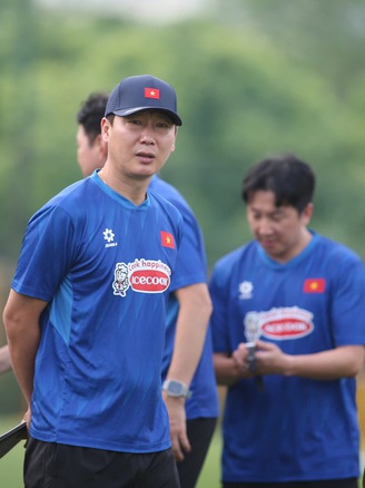 Báo Malaysia bất ngờ khen ngợi HLV Kim Sang-sik: Đội tuyển Việt Nam phải cẩn thận lời ‘mật ngọt’
