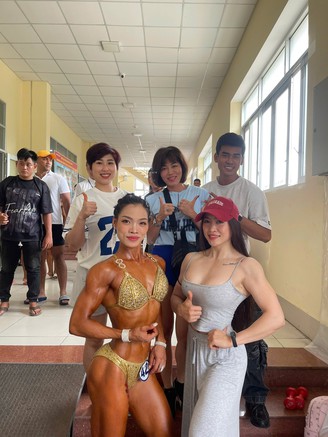 Nữ VĐV thể hình cơ bắp cuồn cuộn tiết lộ bí quyết thay đổi vóc dáng