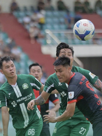 Vắng Công Phượng, Bình Phước thua đậm Ninh Bình: Cuộc đua thăng hạng V-League căng hơn dây đàn