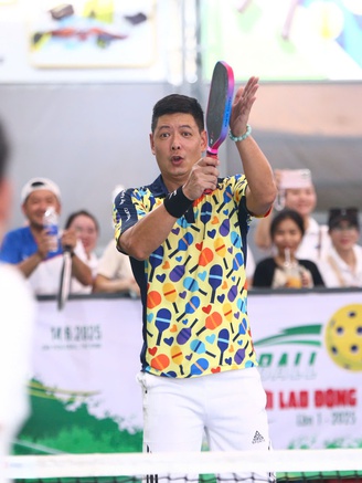 Diễn viên Bình Minh tạo sức hút đặc biệt trên sân pickleball
