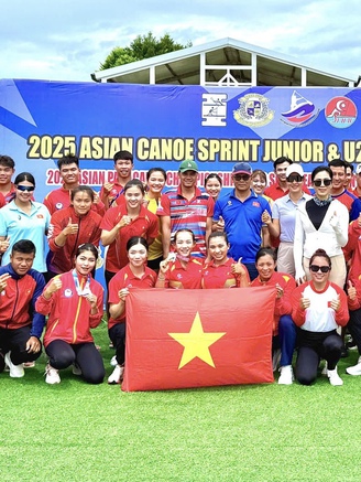 Nguyễn Thị Hương và đội tuyển đua thuyền canoeing Việt Nam giành chiến thắng vang dội