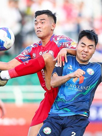 2 cuộc đua khiến V-League 'nóng' đến phút cuối: Trốn xuống hạng và...