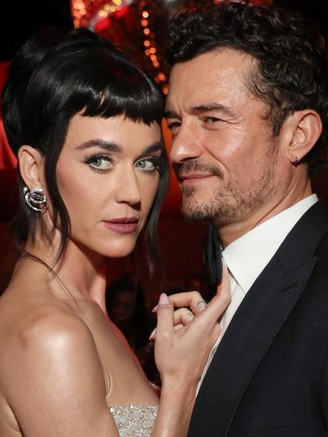 Katy Perry tháo nhẫn đính hôn giữa tin đồn chia tay Orlando Bloom