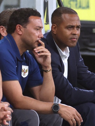 Trợ lý thân tín HLV Kluivert sắp chia tay Indonesia, bỏ mục tiêu World Cup 2026