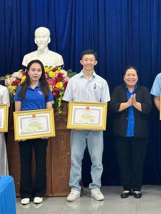 Tiền vệ Châu Ngọc Quang được vinh danh là công dân trẻ tiêu biểu tỉnh Gia Lai  