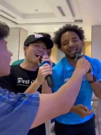 Showbiz 18.6: Văn Toàn, Xuân Son hát ‘hit’ của Hòa Minzy; Thủy Bùi gây chú ý