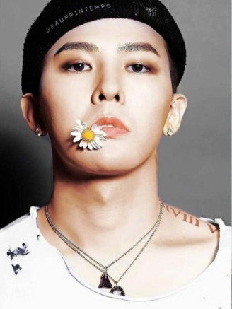 G-Dragon phủ nhận tin đồn hẹn hò Sana (TWICE)