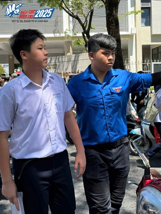 Dậy từ 5 giờ sáng để tiếp sức cho thí sinh