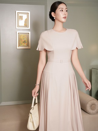 Đẹp cả tuần với ba gam màu trắng, đen, beige