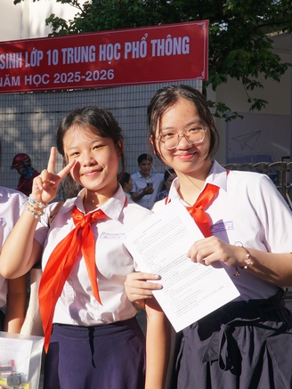 Tuyển sinh lớp 10: Gửi ước mơ của ba mẹ vào trang giấy thi