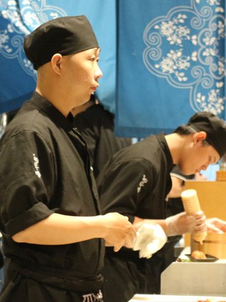 Đề xuất giảm giờ làm xuống 44 giờ đồng hồ/tuần: Lao động trẻ mừng, sếp lo?