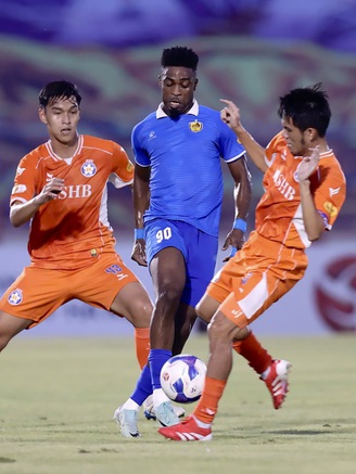 Đáng buồn 2 cựu vương V-League chật vật đua trụ hạng: Cùng thoát hiểm được không?