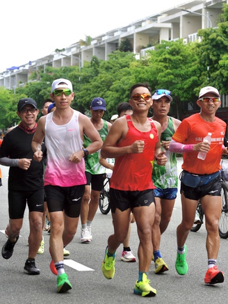 Nhà báo chạy 100 km ngày 21.6 mừng 'cột mốc trăm năm' của nghề