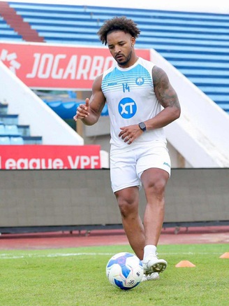 Xuân Son đi giày đinh, tập cùng đội Nam Định trước ngày nhận cúp vô địch V-League