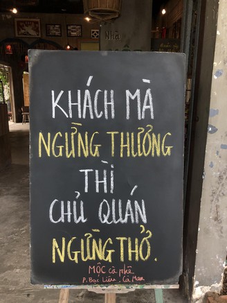 Quán cà phê miền Tây gây bão mạng với bảng thông báo 'mặn mà' có 1-0-2