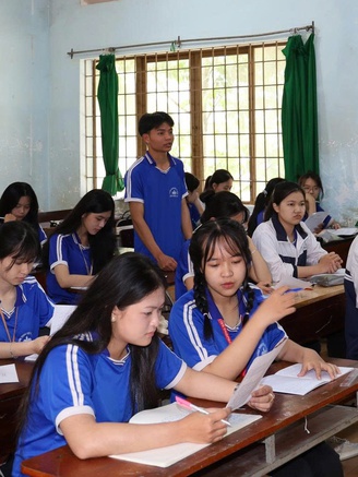 Thi tốt nghiệp THPT 2025: Nhiều hoạt động hỗ trợ thí sinh đồng bào dân tộc