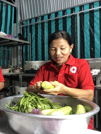 Chuyện tử tế: Trích lương hưu lo bữa sáng cho người nghèo