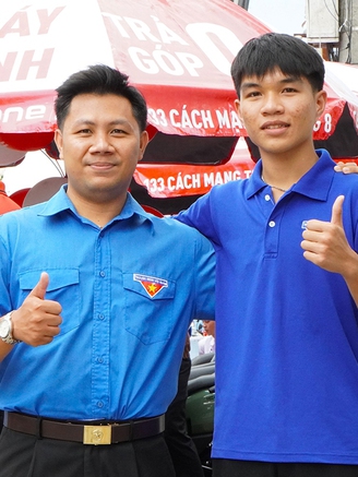 Hai anh em ruột 3 lần đồng hành với thí sinh