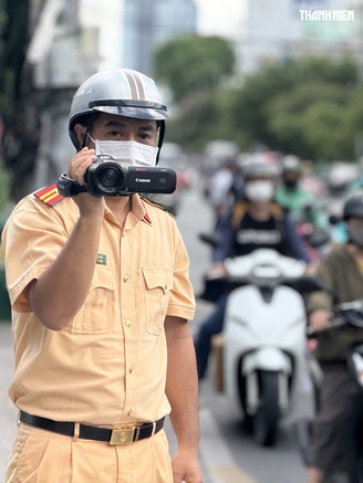 CSGT TP.HCM công khai ghi hình phạt nguội xe máy: Có người vẫn thản nhiên vi phạm