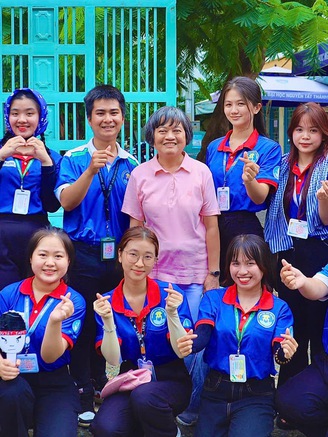 60 tuổi vẫn quyết đi thi để thực hiện ước mơ của mẹ