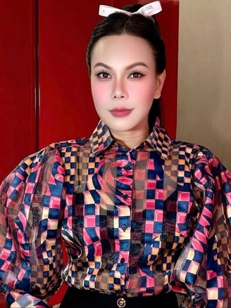 Showbiz 2.6: Việt Hương giữ lời hứa với Xuân Son; Hôn nhân của Dương Khắc Linh