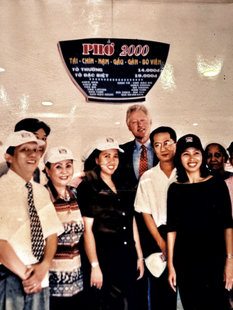 Phường Bến Thành có bún vỉa hè 'mắc nhất TP.HCM', Phở 2000 tổng thống Mỹ ghé thưởng thức