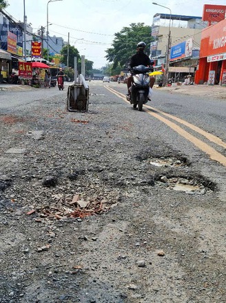 Đường xuống cấp, đi lại khó khăn
