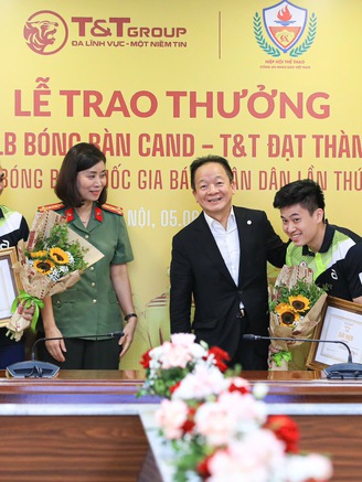 Thắng lớn giải bóng bàn quốc gia, Đinh Anh Hoàng cùng đồng đội được bầu Hiển thưởng tiền tỉ