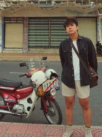 Chàng trai phượt xuyên Việt trên chiếc xe máy 30 năm tuổi của ba