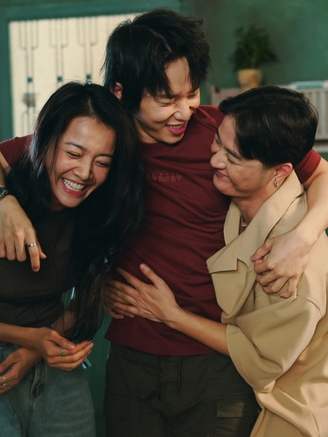 Phim kinh dị 'Dưới đáy hồ' dẫn đầu doanh thu phòng vé ngày đầu ra rạp