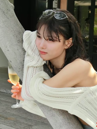 'Em gái quốc dân' Kim Yoo Jung khoe ảnh nghỉ dưỡng ở Việt Nam