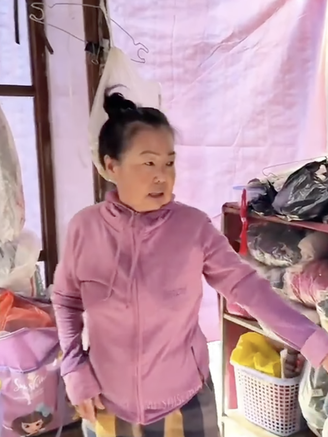 Nghệ sĩ cải lương Ngọc Tâm Tâm che bạt làm nơi ở, sống chật vật qua ngày