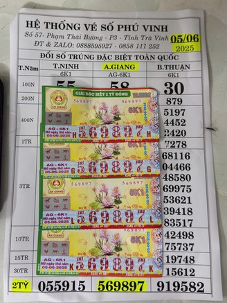 Mua 4 tờ vé số khi đi chợ, người đàn ông ẵm trọn giải độc đắc
