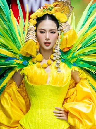 Hoa hậu Bùi Quỳnh Hoa đắt show làm vedette sau khi kết thúc nhiệm kỳ