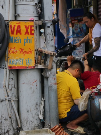 Phường mới ở TP.HCM: 'Thấy là thương' những bảng thông báo miễn phí, nghĩa tình, hào sảng
