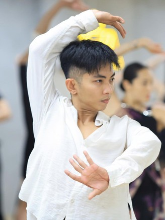 Showbiz 11.7: Phan Hiển đoạt 3 huy chương vàng; Trấn Thành: Tôi không phải ‘chồng quốc dân’