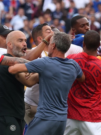 PSG thua đau chung kết, HLV Enrique tát vào mặt tiền đạo Chelsea: Chuyện gì đã xảy ra?
