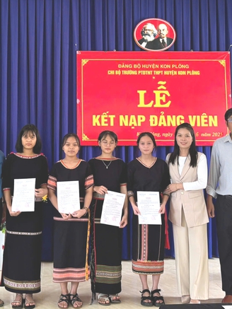 Những cô gái của rẫy nương và giấc mơ trở thành cô giáo