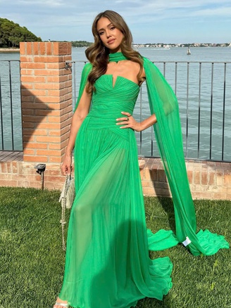 Jessica Alba hẹn hò tài tử phim 'Captain America'?