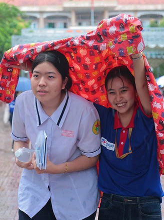 Giới thiệu nhà trọ an toàn, học bổng tiếp sức tân sinh viên vào giảng đường…