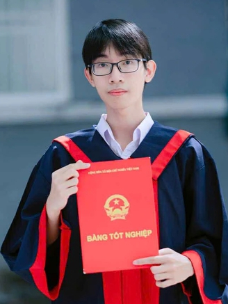 Biết tin là thủ khoa, gọi báo ngay cho giáo viên vì cô từng hứa 'thưởng nóng'