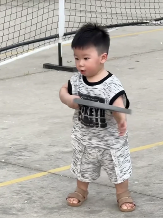 Gia đình Quang Hải chơi pickleball cực vui: Nhân vật này khiến dân mạng 'tan chảy'