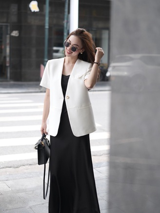 Thời trang công sở mùa hè - tối giản nhưng không nhạt nhòa